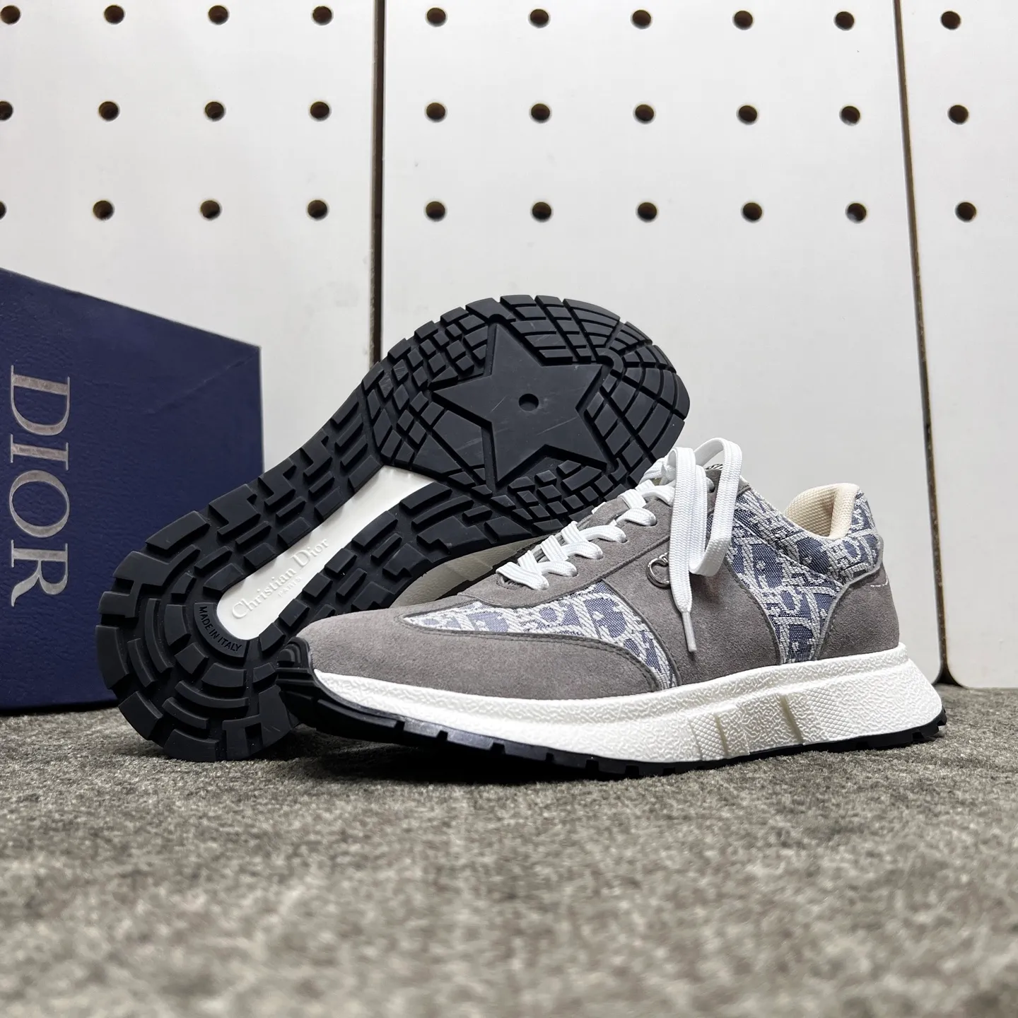 Factory price: 438💰【DIAo·Dior】Original quality.~ Unique modern style sneakers. 🏃A must-have casual shoe for trendy men😍😍 Original brand imported from Italy, imported original leather, sheep lining (refuses to discolor and grind feet) Sole: Original sole provided by the original factory, French lazy style design ⚠️Fit to the feet, original quality, super comfortable original sole. It’s like shooting the real thing 🎬The real thing is better, high-quality sneakers, size: 38-44, custom-made 45